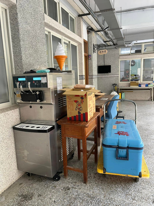 單日短期出租霜淇淋機 霜淇淋租借費用 台北 台中 高雄台南 新北 基隆 南港 中壢 桃園新竹 苗栗 南投 彰化 雲林 嘉義餐車造型花車出租