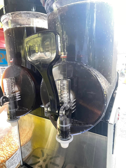 單日短期出租霜淇淋機 霜淇淋租借費用 台北 台中 高雄台南 新北 基隆 南港 中壢 桃園新竹 苗栗 南投 彰化 雲林 嘉義餐車造型花車出租