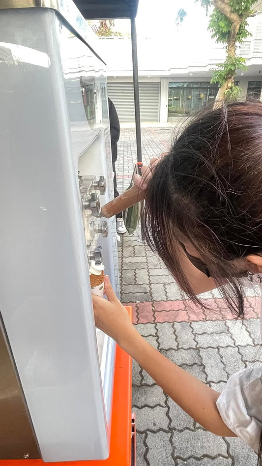 單日短期出租霜淇淋機 霜淇淋租借費用 台北 台中 高雄台南 新北 基隆 南港 中壢 桃園新竹 苗栗 南投 彰化 雲林 嘉義餐車造型花車出租