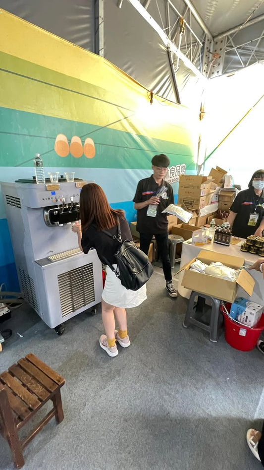 單日短期出租霜淇淋機 霜淇淋租借費用 台北 台中 高雄台南 新北 基隆 南港 中壢 桃園新竹 苗栗 南投 彰化 雲林 嘉義餐車造型花車出租