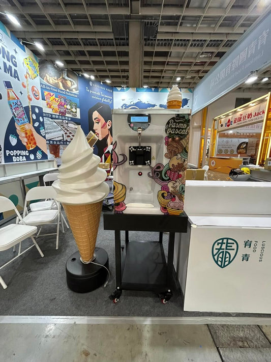 【專業出租】出租冰淇淋機霜單日出租的價格大約落在1萬多至2萬元上下霜淇淋大燈租借台北 台中 高雄台0912078926吳志謙 餐車花車出租