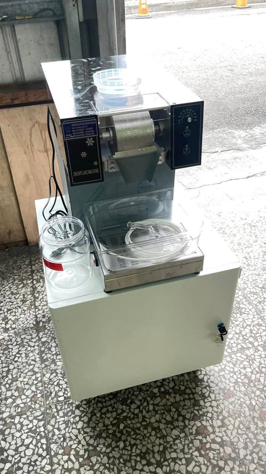 單日短期出租霜淇淋機 霜淇淋租借費用 台北 台中 高雄台南 新北 基隆 南港 中壢 桃園新竹 苗栗 南投 彰化 雲林 嘉義餐車造型花車出租