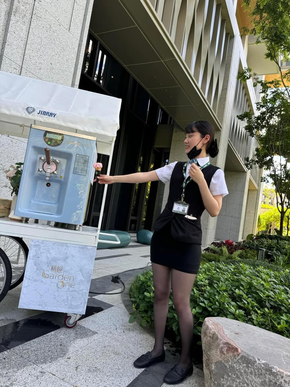 單日短期出租霜淇淋機 霜淇淋租借費用 台北 台中 高雄台南 新北 基隆 南港 中壢 桃園新竹 苗栗 南投 彰化 雲林 嘉義餐車造型花車出租