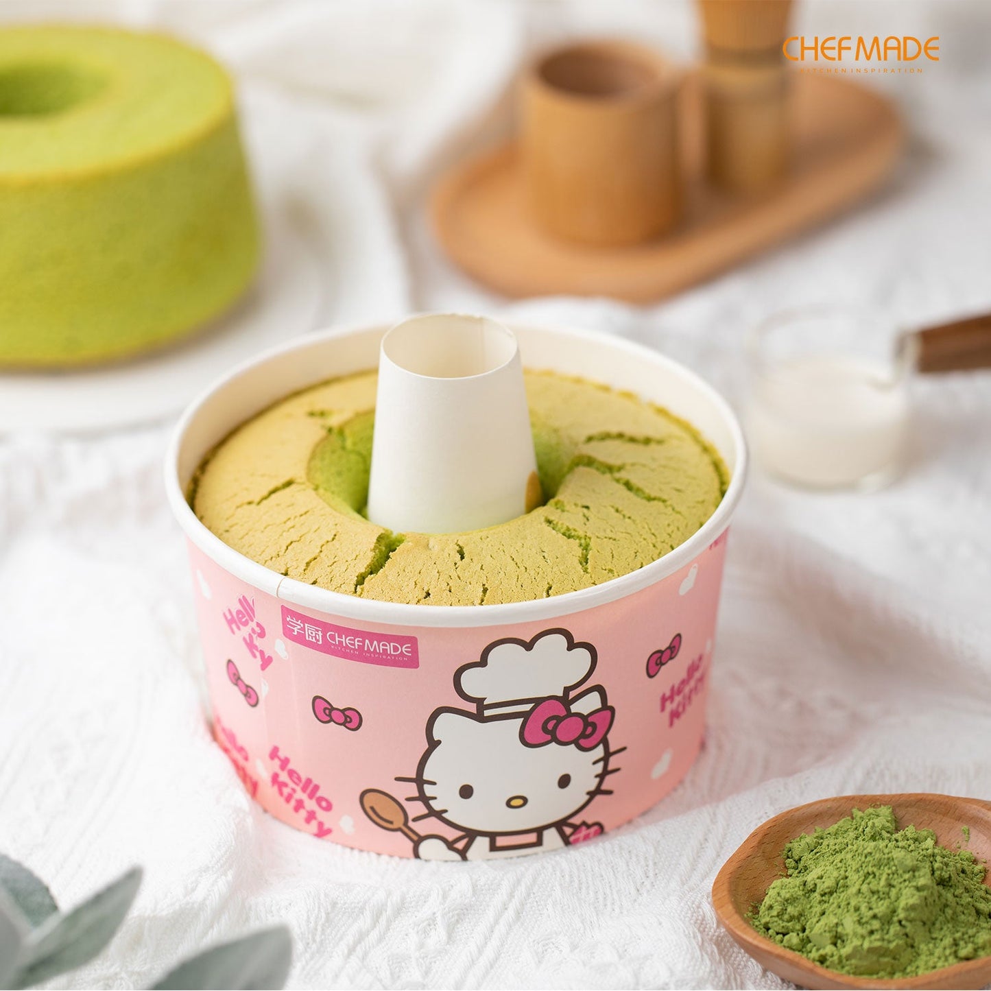 6" Hello Kitty Disposable Angel Food Paper Cake Pan with Plastic Lid