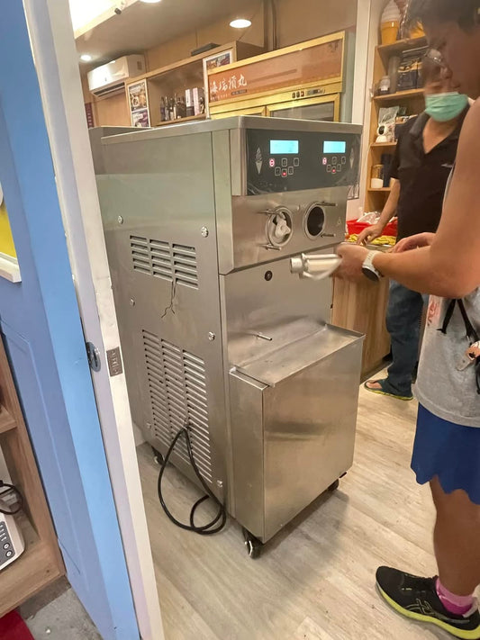 單日短期出租霜淇淋機 霜淇淋租借費用 台北 台中 高雄台南 新北 基隆 南港 中壢 桃園新竹 苗栗 南投 彰化 雲林 嘉義餐車造型花車出租