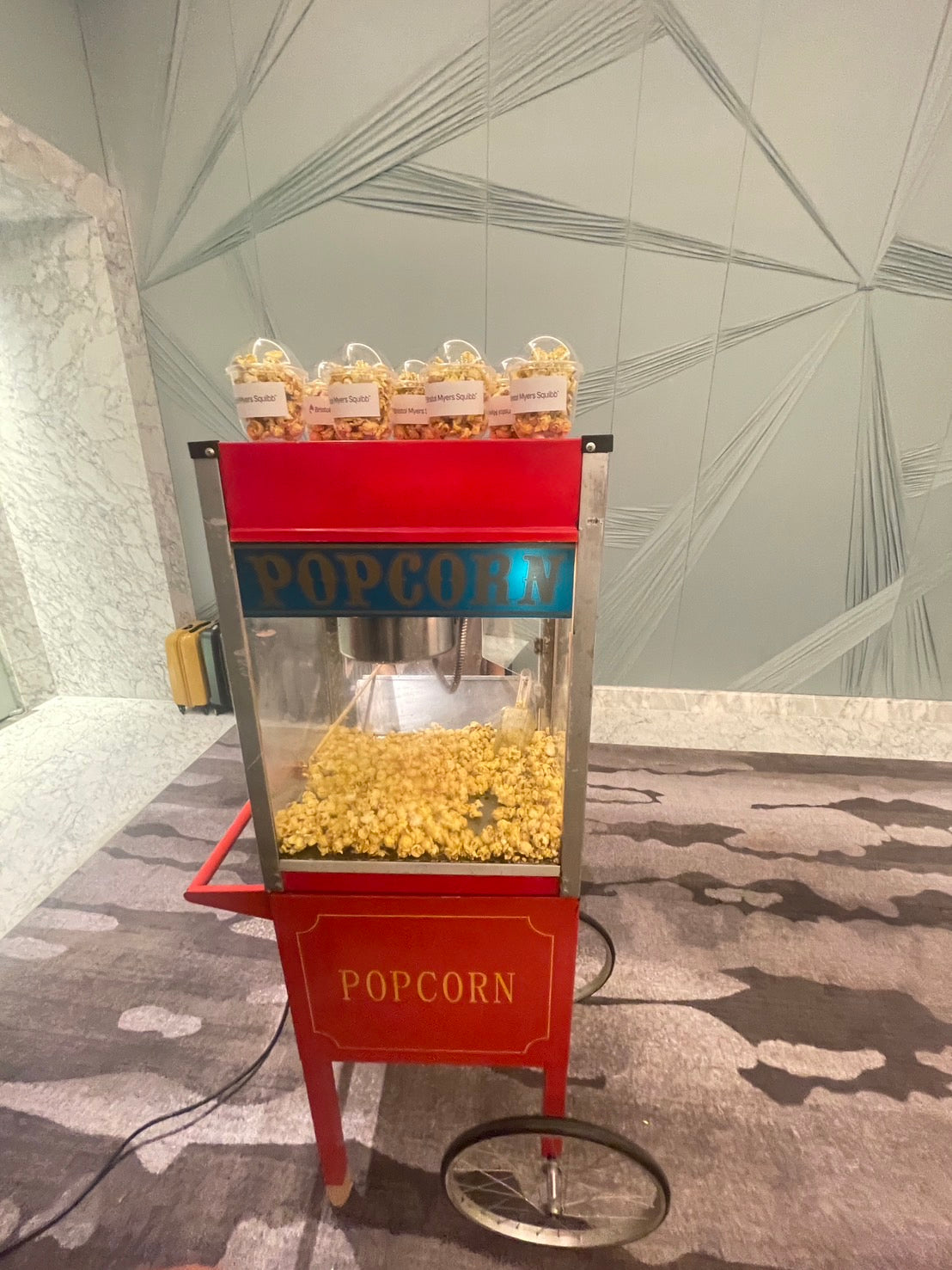 爆米花機 全台租借餐飲設備服務 대만 전역 팝콘 기계 대여 서비스. Popcorn machine rental service throughout Taiwan.