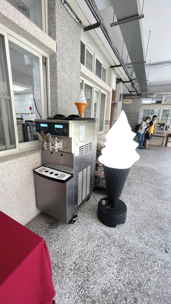 【商用電力220v  SOFTY 落地三孔霜淇淋機租借 】