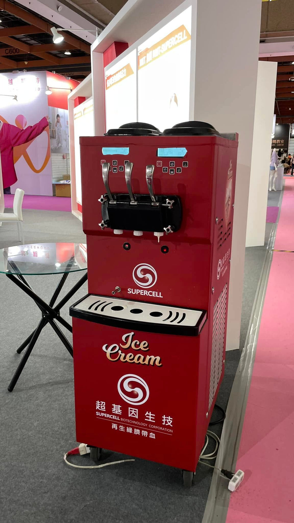 【商用電力220v  SOFTY 落地三孔霜淇淋機租借 】