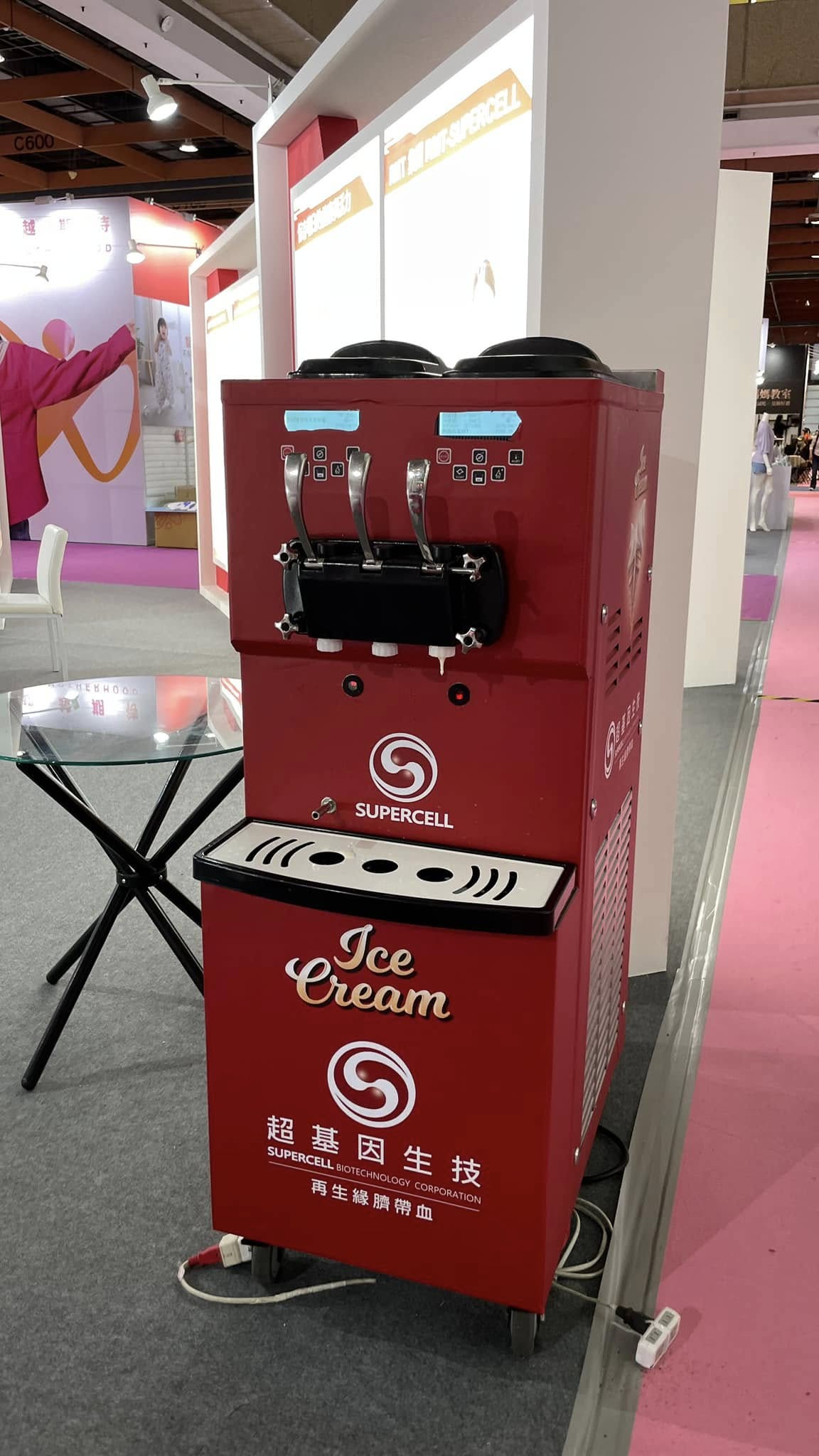 【商用電力220v  SOFTY 落地三孔霜淇淋機租借 】