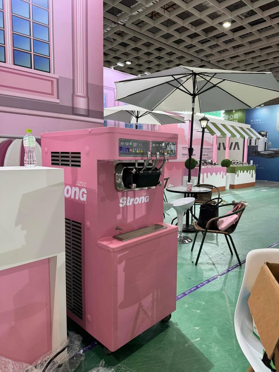 【商用電力220v  SOFTY 落地三孔霜淇淋機租借 】