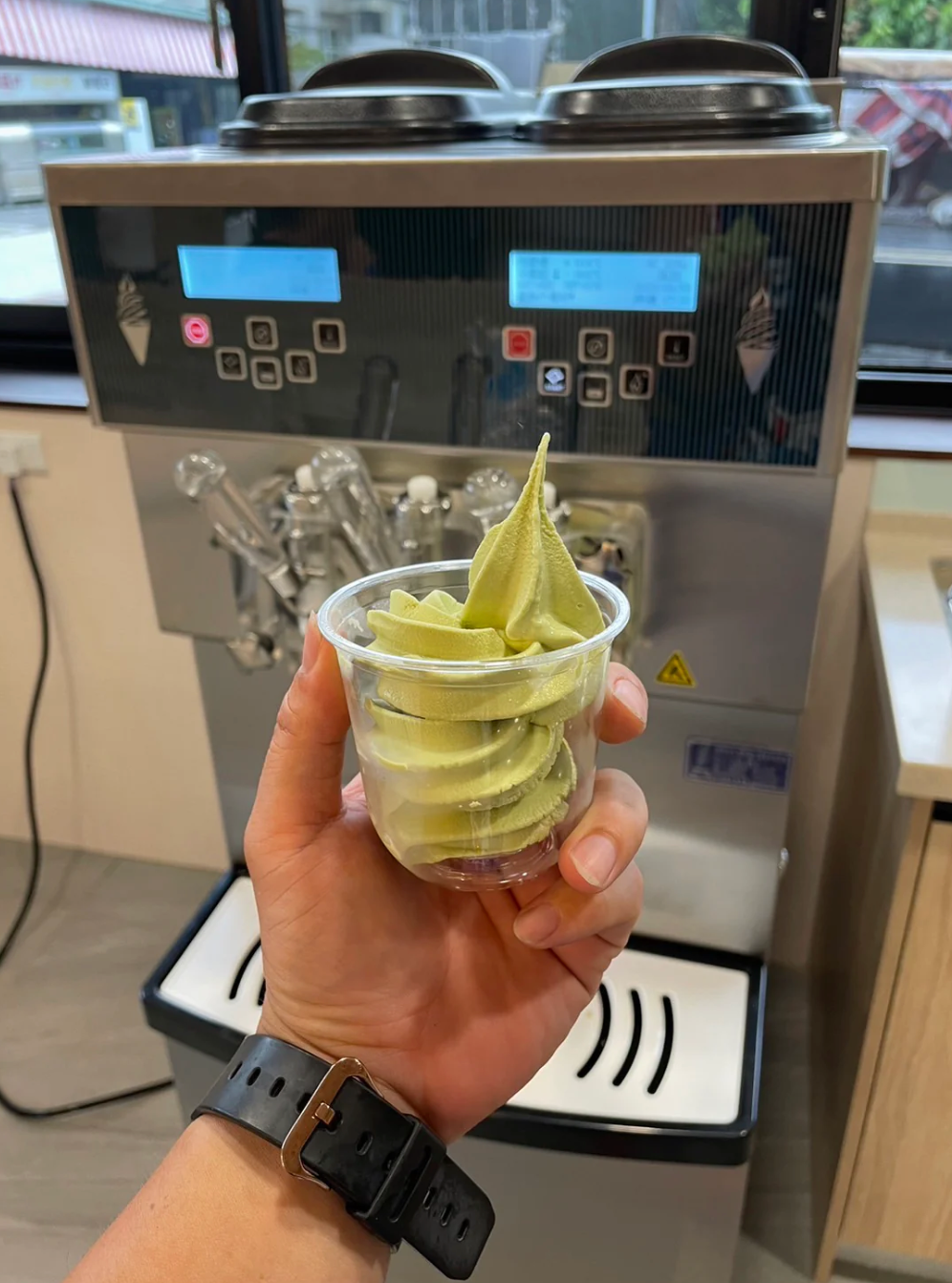 【商用電力220v  SOFTY 落地三孔霜淇淋機租借 】