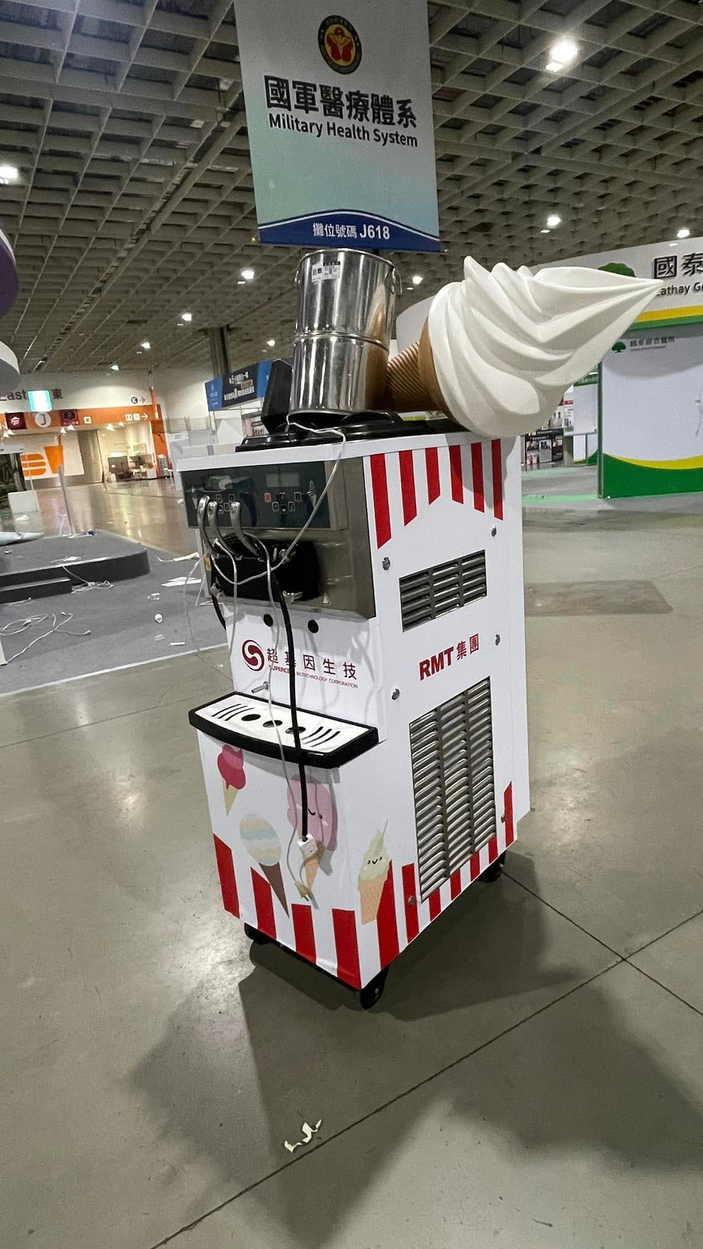【商用電力220v  SOFTY 落地三孔霜淇淋機租借 】