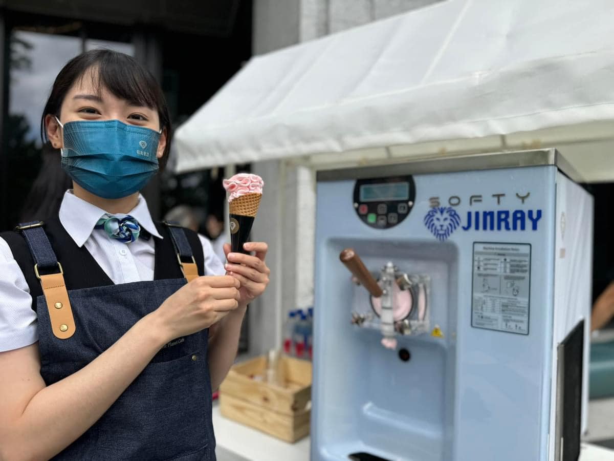 【專業出租】【出租移動餐車 造型台車 冰淇淋攤車 車台出租租借】霜淇淋機出租台北 台中 高雄 家用專業攪拌機士邦8公升攪拌機小林gm12攪拌機全不銹鋼配件客製化輸出貼膜 全車貼膜施工 提高企業型象單日出租