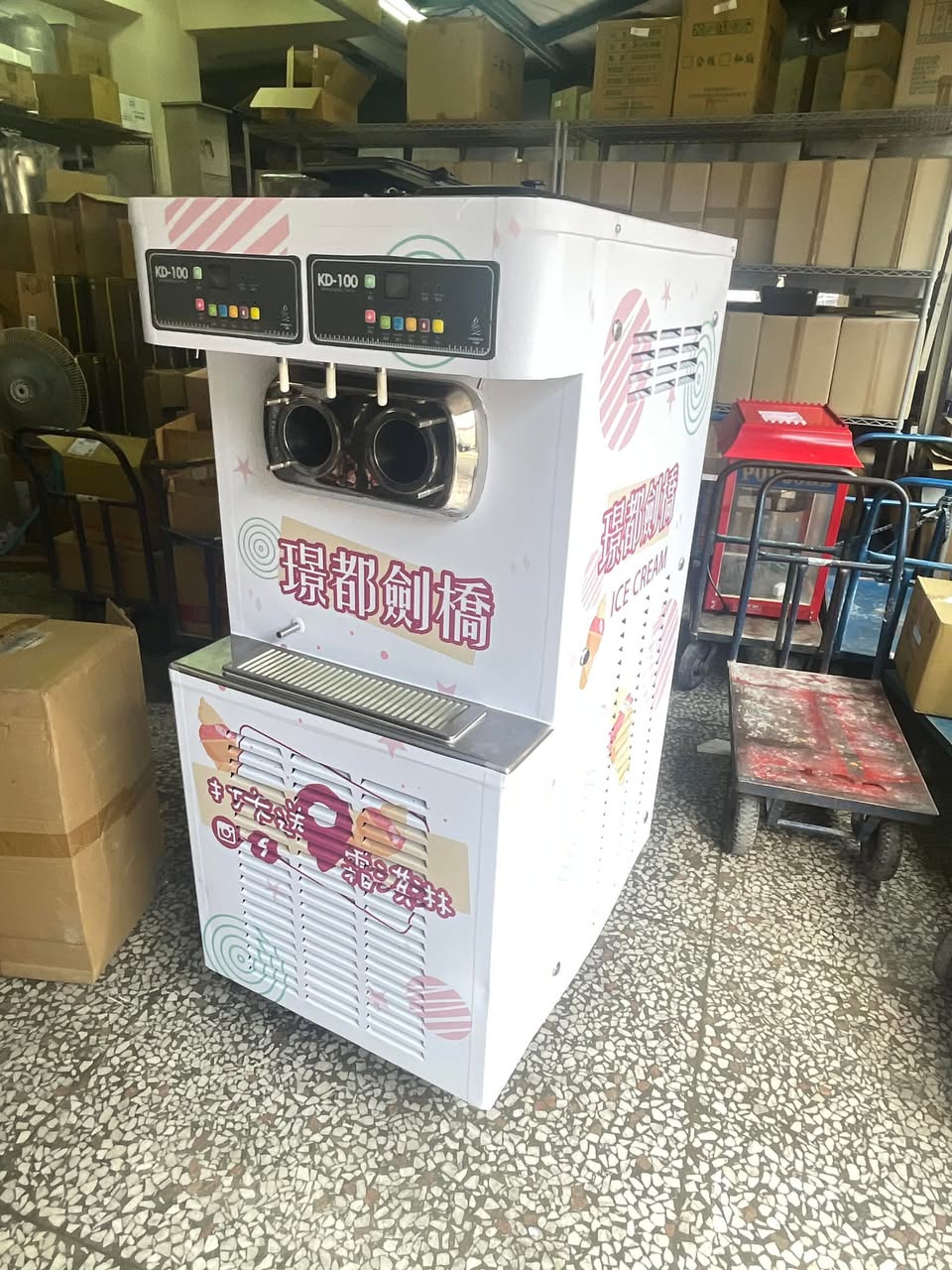 【商用電力220v  SOFTY 落地三孔霜淇淋機租借 】
