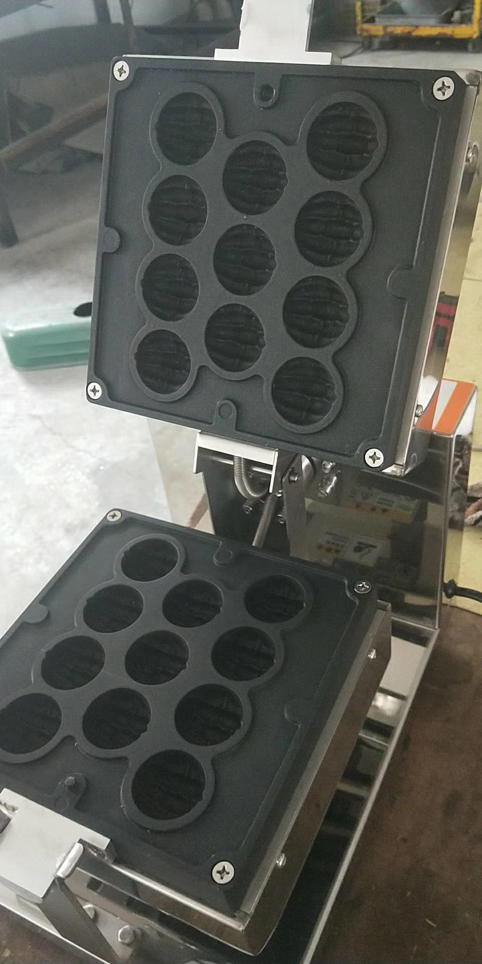 (核桃雞蛋糕)KD1102g電力式商用雞蛋糕爐營業用翻轉雞蛋糕機台北台中高雄客製化雞蛋糕模核桃燒烤盤