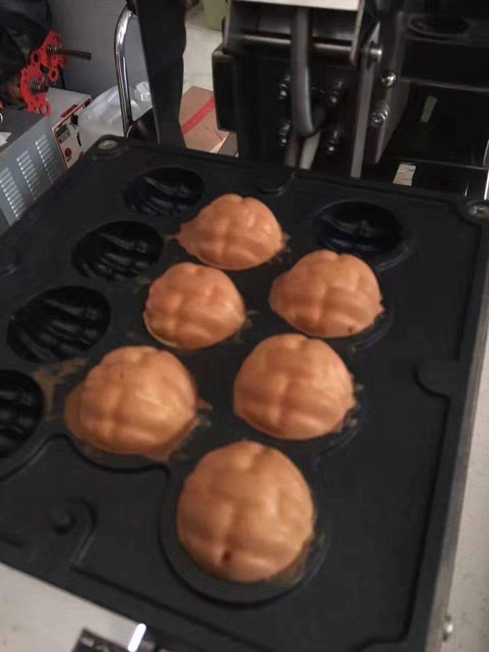 (核桃雞蛋糕)KD1102g電力式商用雞蛋糕爐營業用翻轉雞蛋糕機台北台中高雄客製化雞蛋糕模核桃燒烤盤