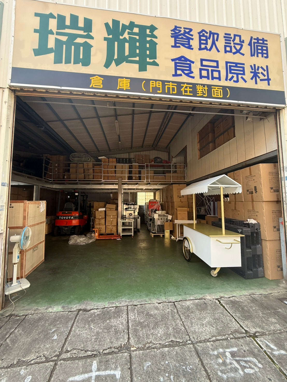 【專業出租】【租借餐車 造型台車攤車 車台出租租借】台中市烘焙 爆米花原料 冰沙機出租價格  紅豆餅 鯛魚燒粉 原料批發 客製化輸出貼膜 全車貼膜施工 提高企業型象單日出租