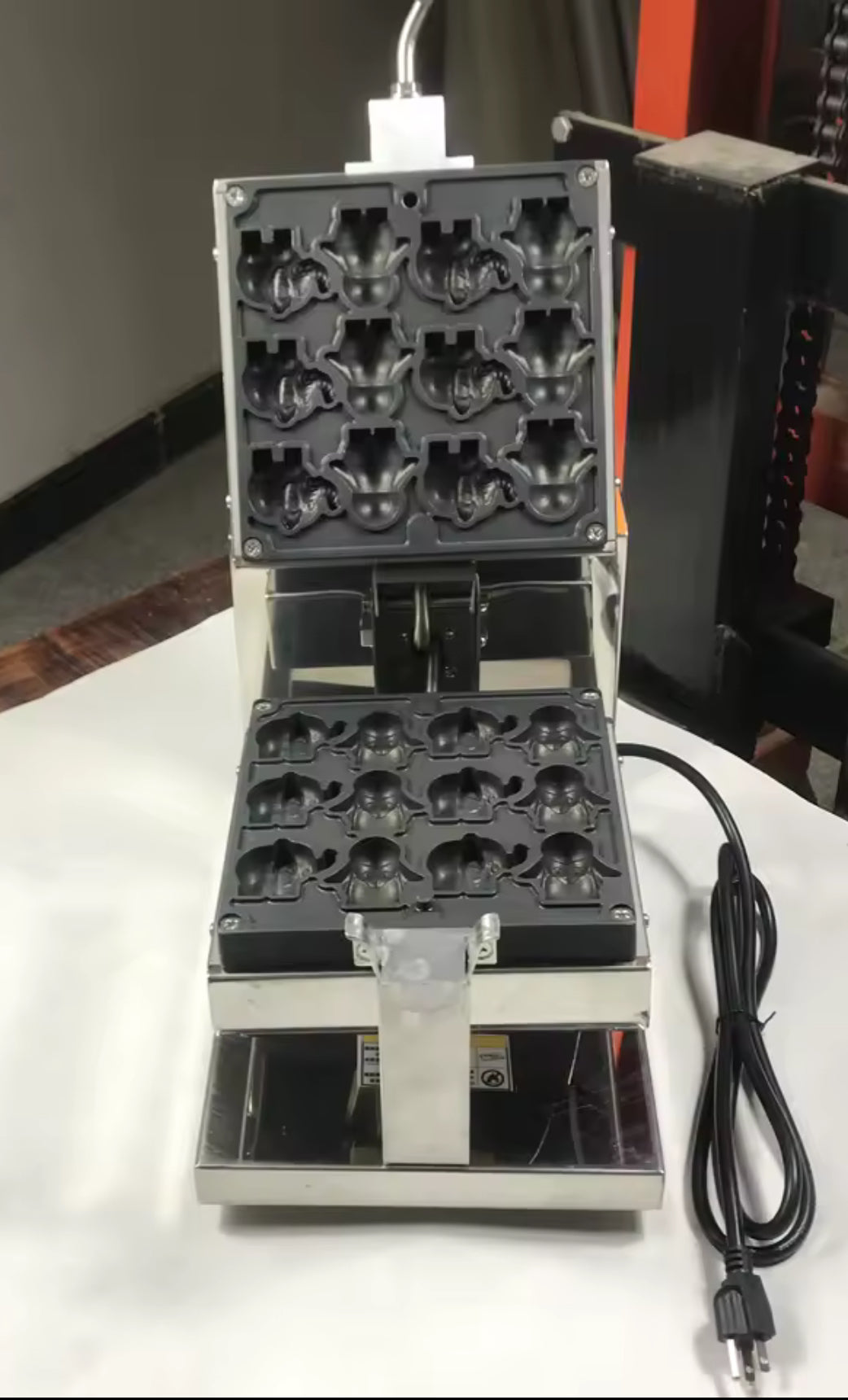 【商用電力翻轉"大象企鵝"雞蛋糕機租借】