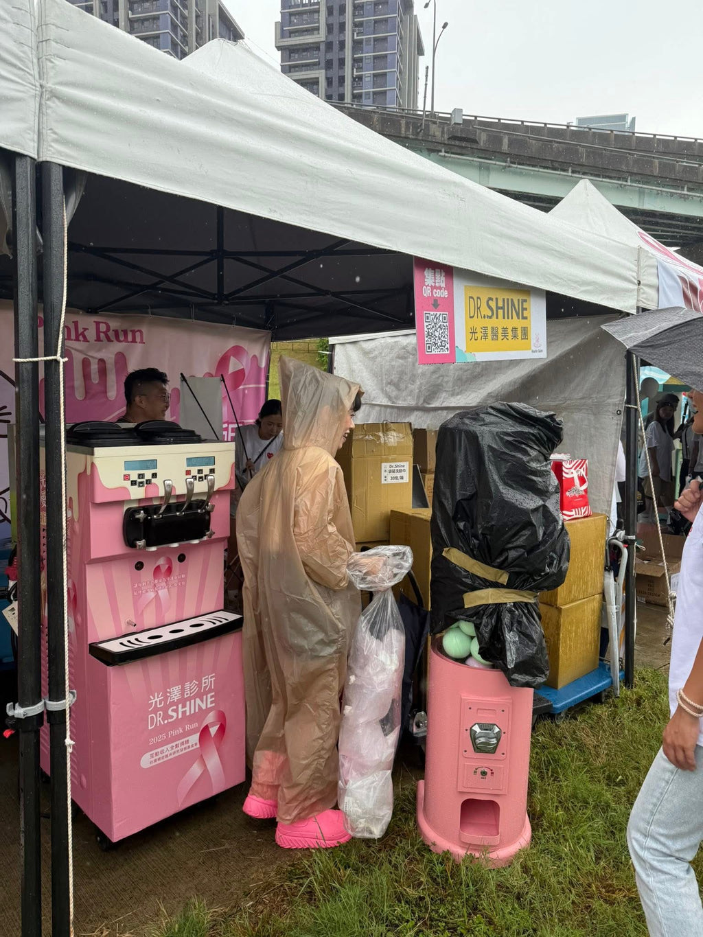 【商用電力220v  SOFTY 落地三孔霜淇淋機租借 】