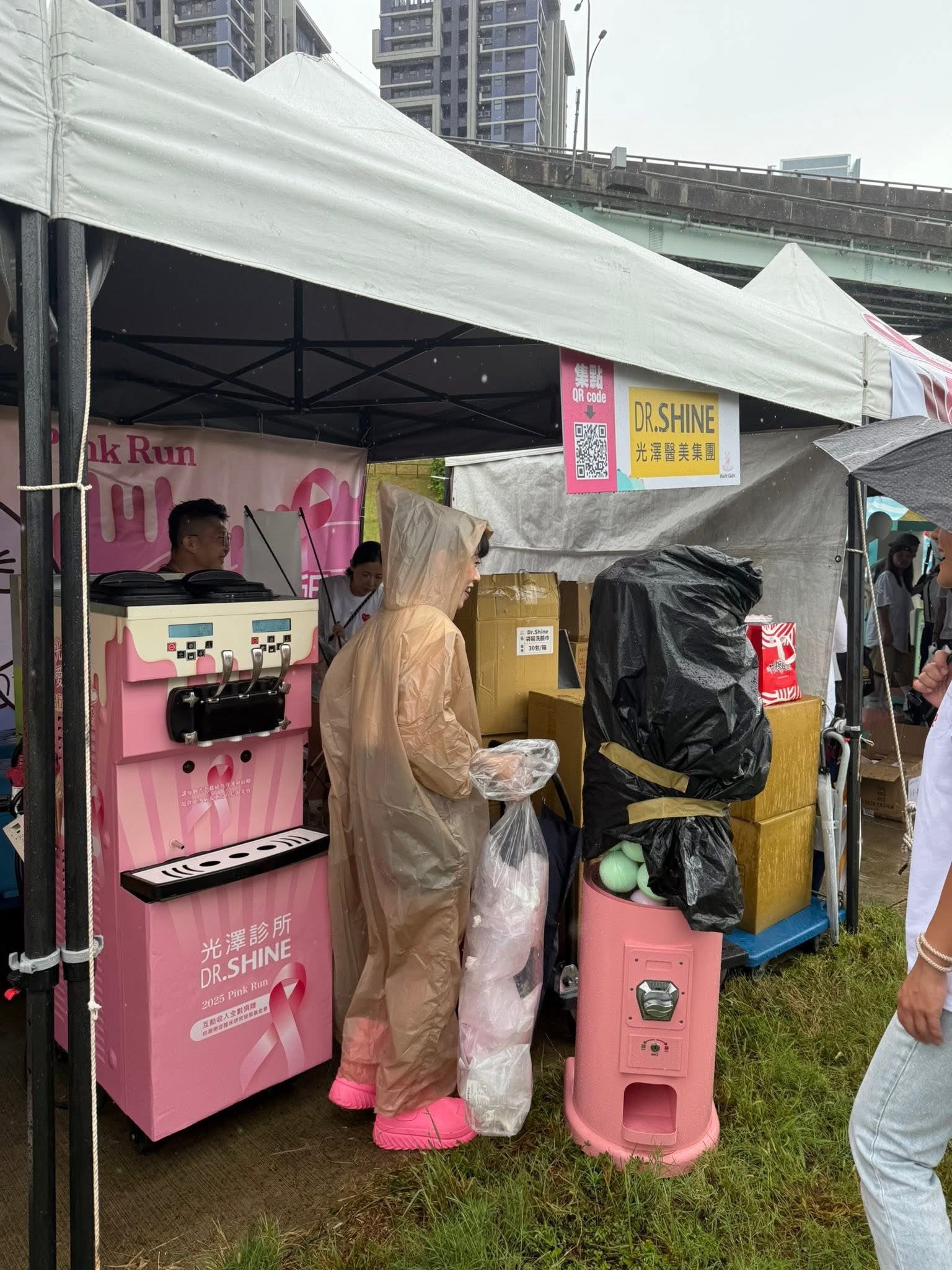 【商用電力220v  SOFTY 落地三孔霜淇淋機租借 】