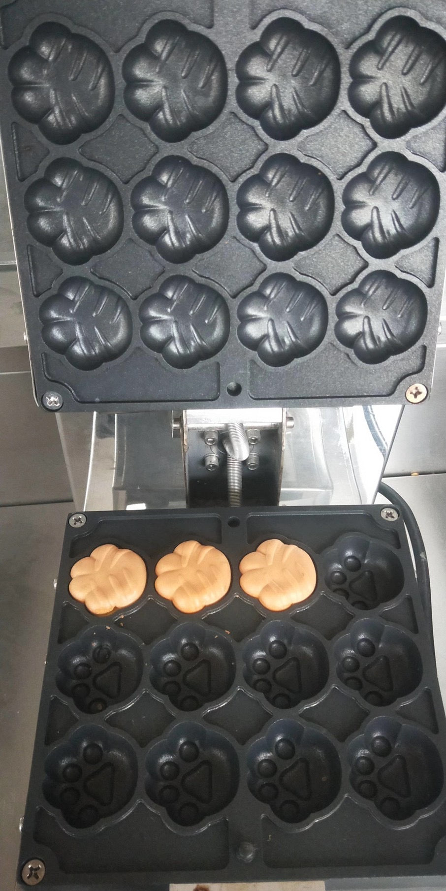 (貓爪貓掌雞蛋糕)KD1102g電力式商用雞蛋糕爐營業用翻轉雞蛋糕機台北台中高雄客製化雞蛋糕模翻烤盤