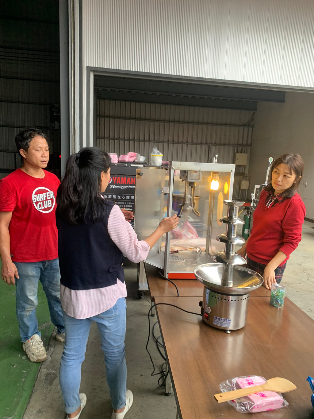 【商用電力四層水果巧克力噴泉機租借】