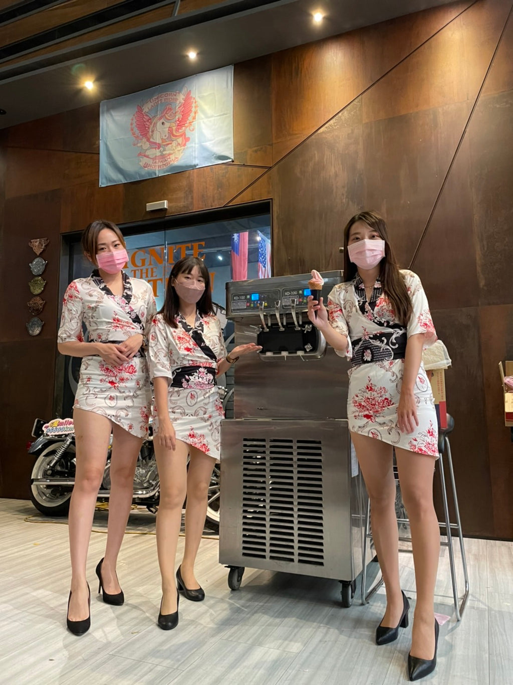 【商用電力220v  SOFTY 落地三孔霜淇淋機租借 】