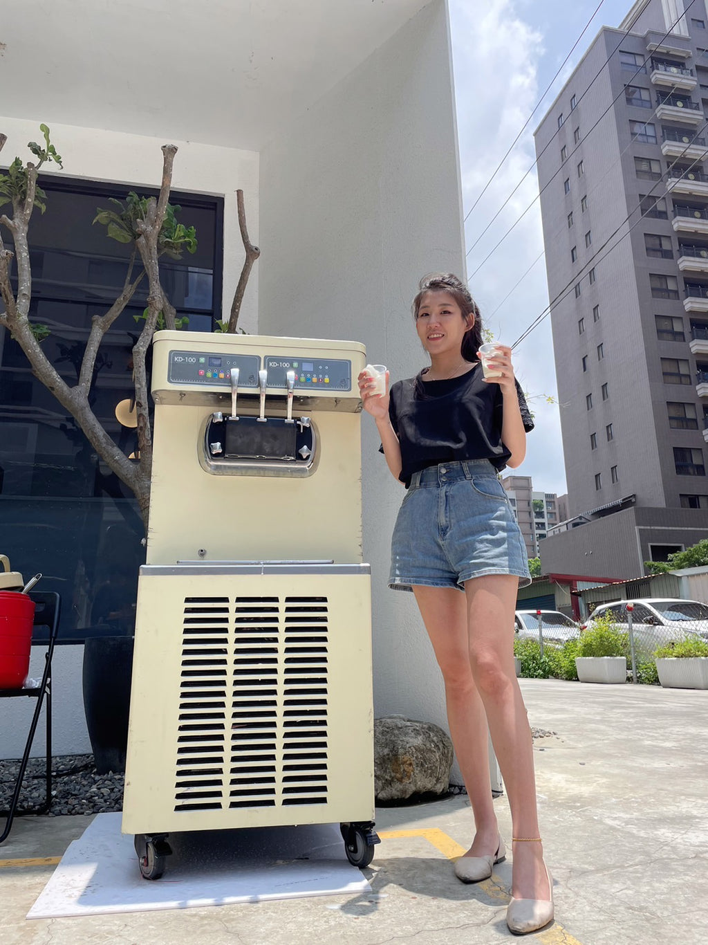 【商用電力220v  SOFTY 落地三孔霜淇淋機租借 】