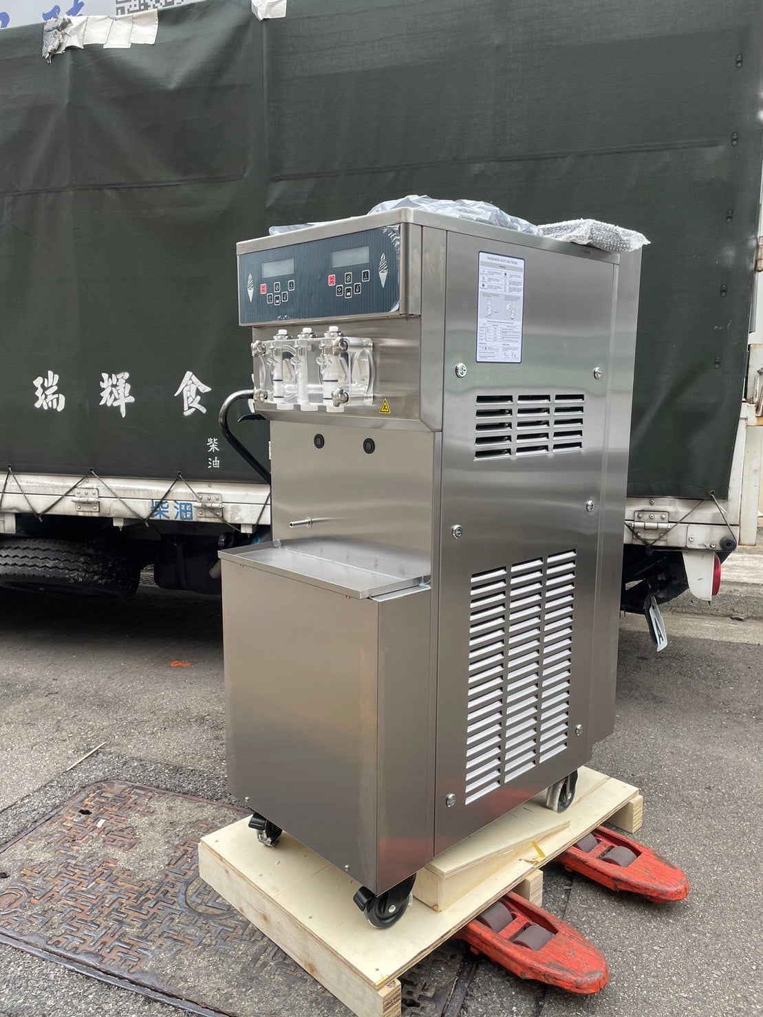 【商用電力220v  SOFTY 落地三孔霜淇淋機租借 】