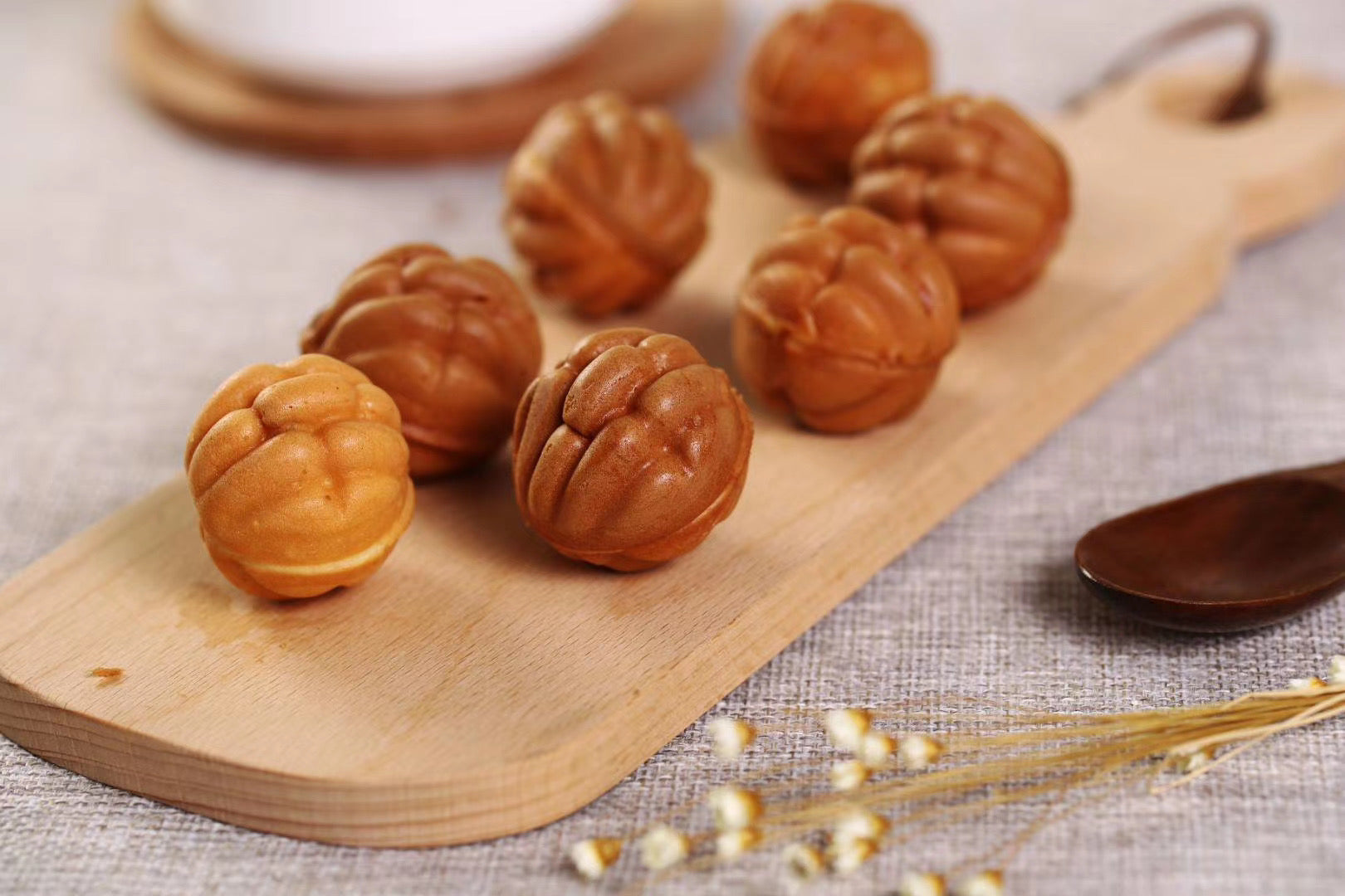 (核桃雞蛋糕)KD1102g電力式商用雞蛋糕爐營業用翻轉雞蛋糕機台北台中高雄客製化雞蛋糕模核桃燒烤盤