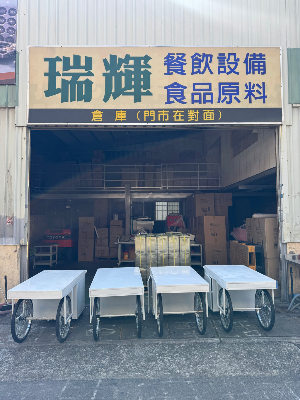 【專業出租】【出租移動餐車 造型台車 冰淇淋攤車 車台出租租借】霜淇淋機出租台北 台中 高雄 家用專業攪拌機士邦8公升攪拌機小林gm12攪拌機全不銹鋼配件客製化輸出貼膜 全車貼膜施工 提高企業型象單日出租