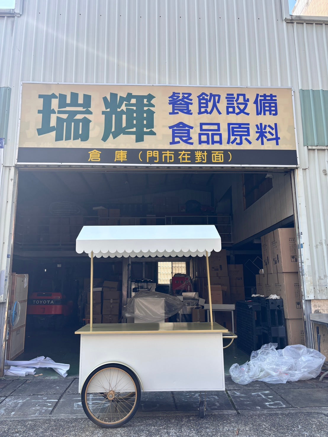 【專業出租】【租借餐車 造型台車攤車 車台出租租借】台中市烘焙 爆米花原料 冰沙機出租價格  紅豆餅 鯛魚燒粉 原料批發 客製化輸出貼膜 全車貼膜施工 提高企業型象單日出租